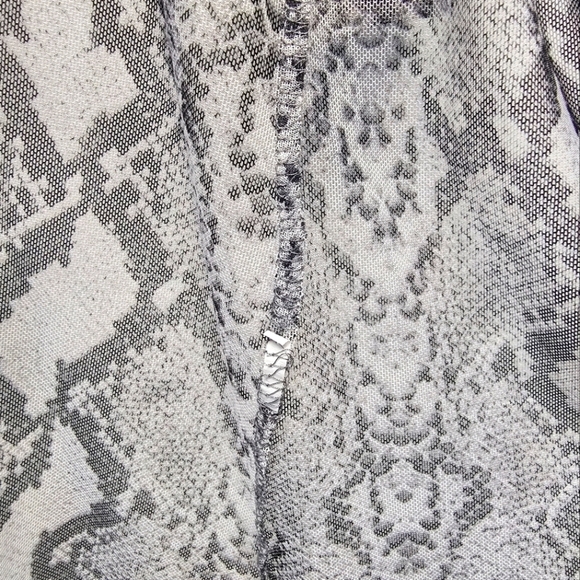 Jade By Jane Sheer Snakeskin Print Open Lightweight Women's Summer Cardigan OS - Picture 2 of 4